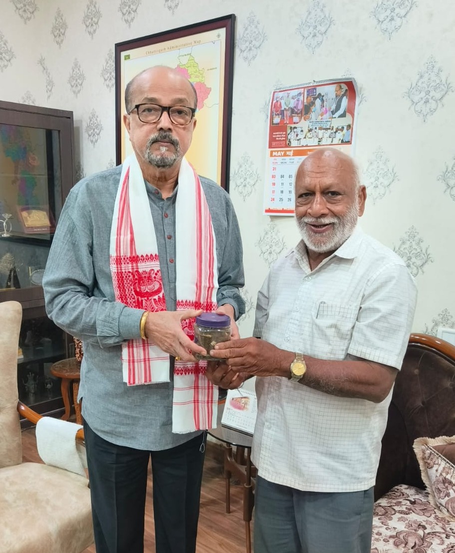 छत्तीसगढ़ चाय व्यापारी संघ के उपाध्यक्ष ने की राज्यपाल से सौजन्य भेंट छत्तीसगढ़ चाय व्यापारी संघ के उपाध्यक्ष ने की राज्यपाल से सौजन्य भेंट