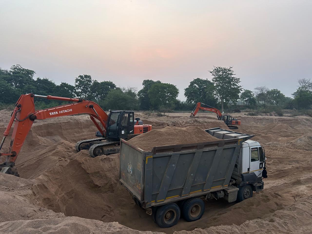 बड़ी कार्रवाई : रेत के अवैध उत्खनन पर खनिज विभाग लगातार कर रहा है कार्रवाई, जानें कहां का मामला