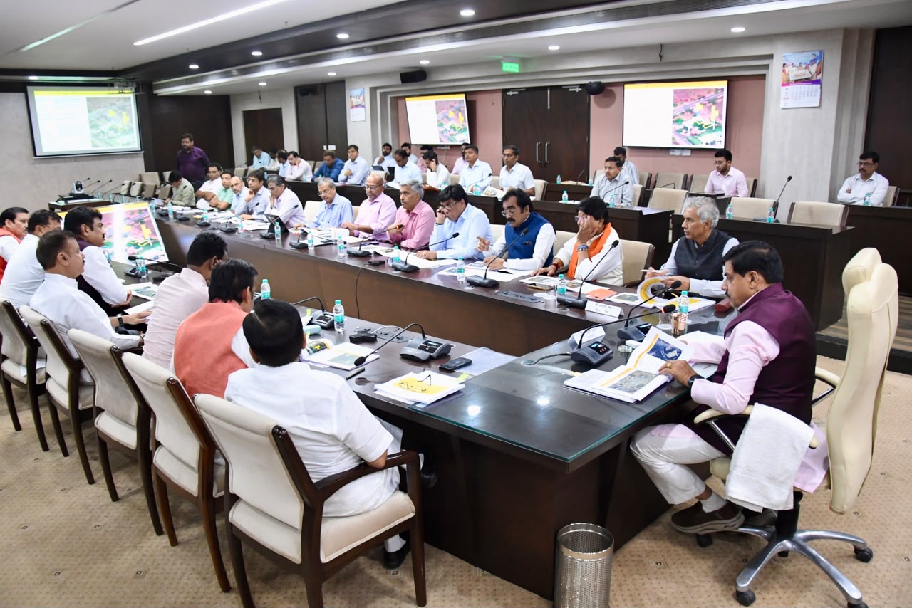 सीएम डॉ. मोहन ने लगाई अहम फैसलों पर मुहर, कपास पर मंडी फीस की दर 1% से घटाई, जानें डिटेल सीएम डॉ. मोहन ने लगाई अहम फैसलों पर मुहर, कपास पर मंडी फीस की दर 1% से घटाई, जानें डिटेल